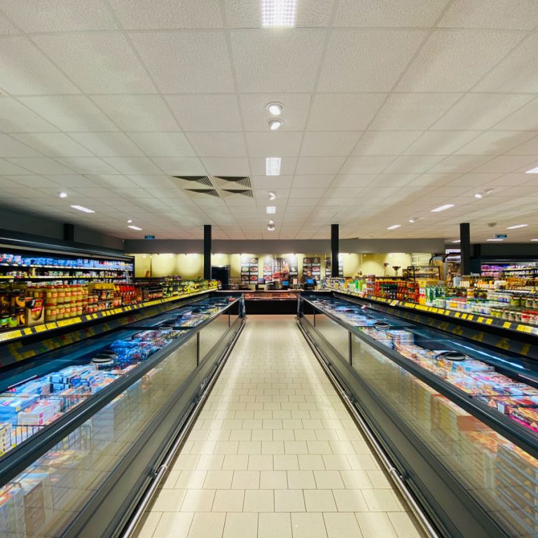 Die K&uuml;hlabteilung mit Molkereiprodukten